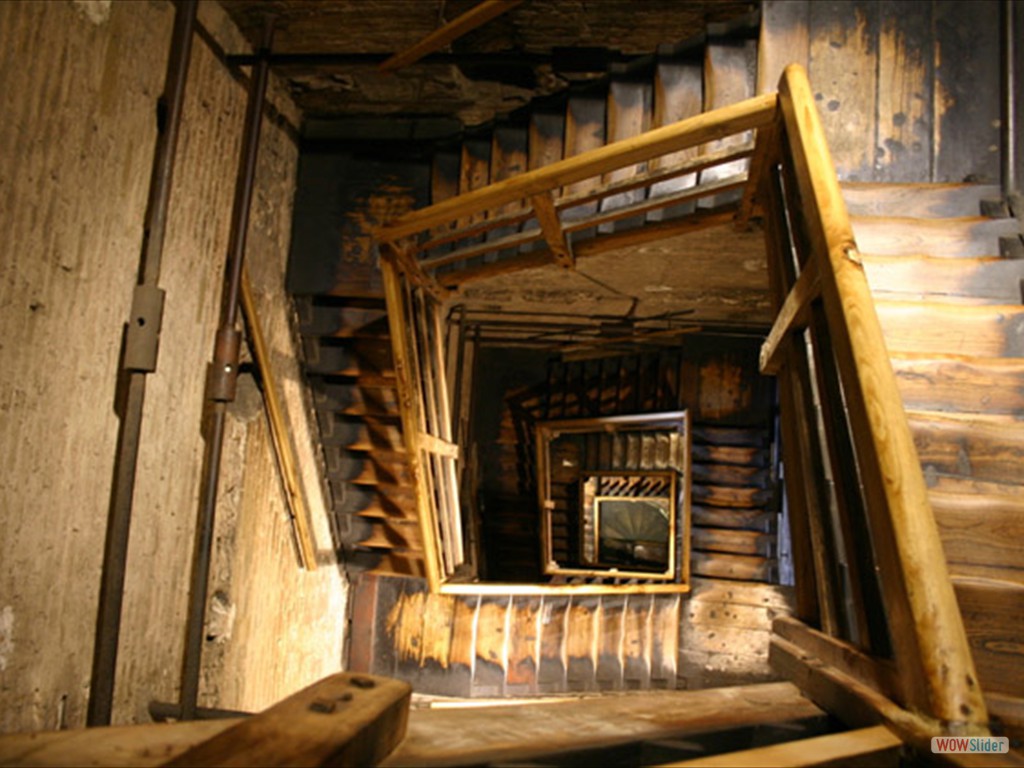 Bologna-interno-torre-asinelli-2-torri